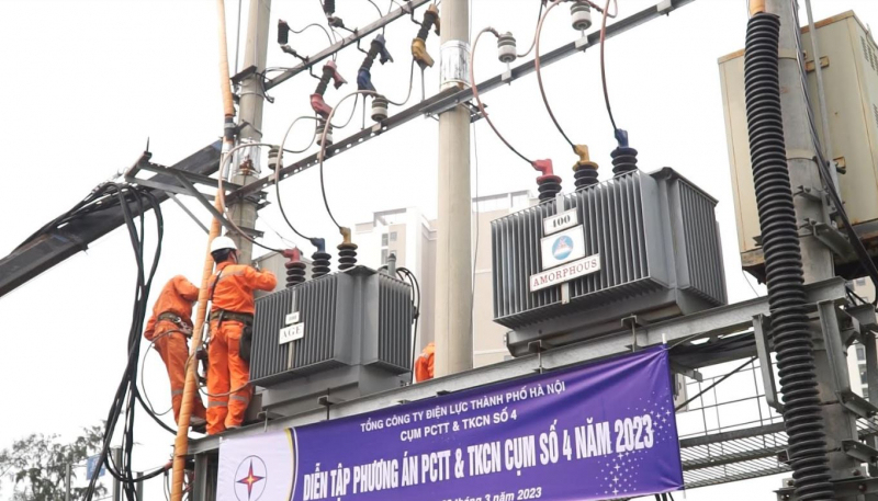 EVNHANOI chủ động các biện pháp đảm bảo an toàn cung cấp điện trong mùa mưa bão -0