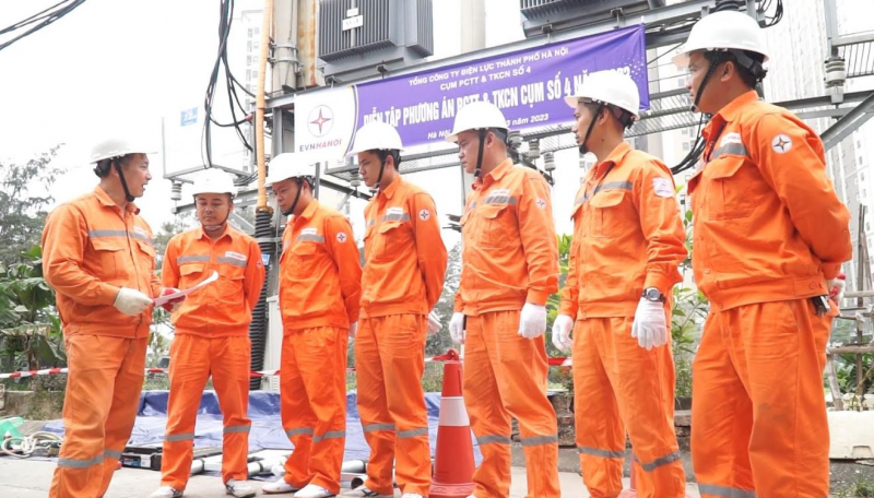EVNHANOI chủ động các biện pháp đảm bảo an toàn cung cấp điện trong mùa mưa bão -0