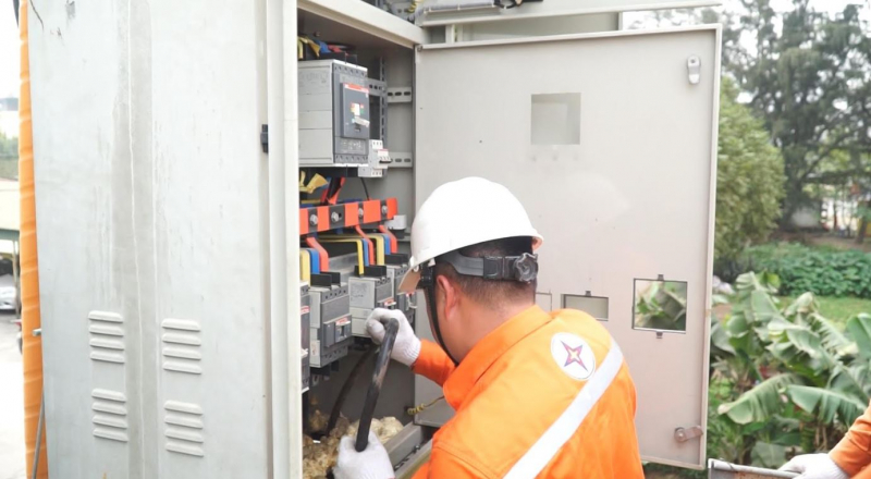 EVNHANOI chủ động các biện pháp đảm bảo an toàn cung cấp điện trong mùa mưa bão -0