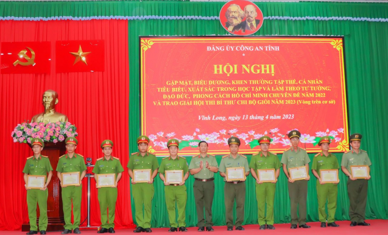 z4261227475524_f65fada37638ed8ad4724b1a6e404216.jpg -0