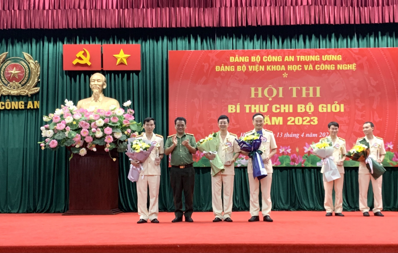 Bí thư 8 chi bộ thi tài tại Hội thi Bí thư chi bộ giỏi của Đảng bộ Viện Khoa học và công nghệ -0