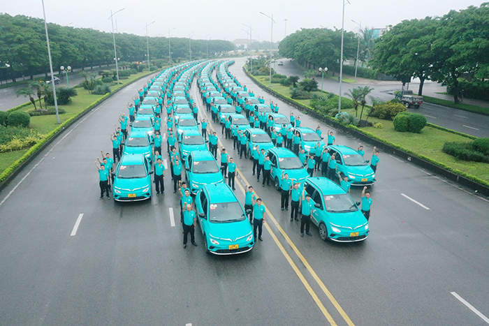 Khai trương hãng taxi thuần điện đầu tiên tại Việt Nam  -0