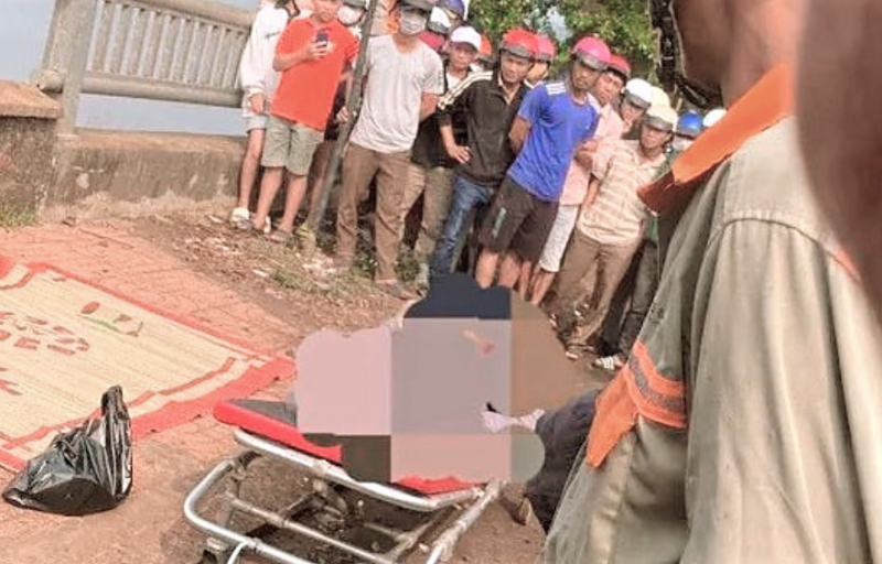 Bí thư xã bị điện giật tử vong -0