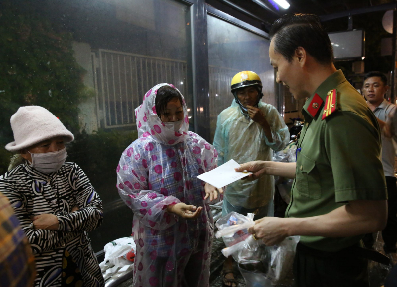 Đêm sẻ chia những tấm lòng thơm thảo đến người lao động nghèo -2