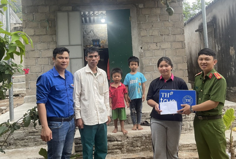 Dấu ấn đẹp của Công an huyện Ninh Hải với học sinh nghèo khó -0