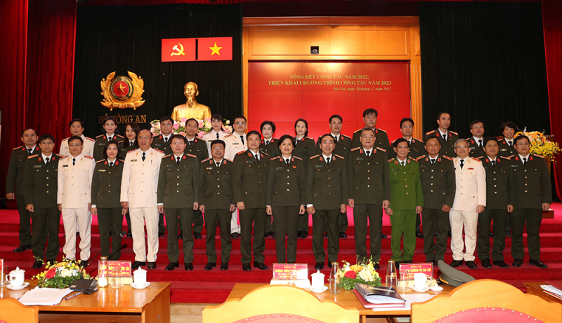 Xây dựng lực lượng tham mưu Công an nhân dân thật sự trong sạch, vững mạnh, chính quy, tinh nhuệ, hiện đại -0