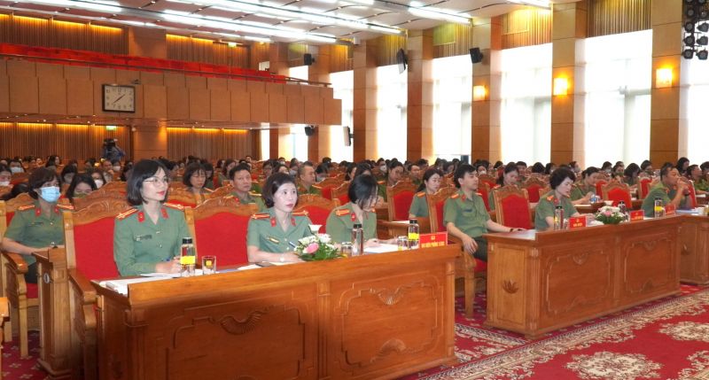 Tăng cường công tác chính trị, tư tưởng cho cán bộ, hội viên phụ nữ, đoàn viên Công đoàn trong CAND -0