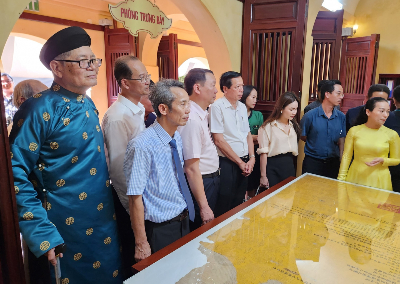 “Thư viện cổ” tại Huế tiếp nhận nhiều hiện vật sách, báo có giá trị lịch sử -0