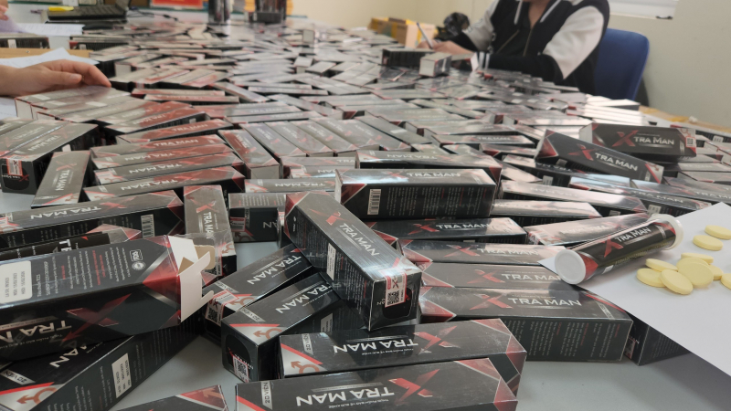 Mua gom hàng ngàn hộp tăng cường sinh lý đàn ông giả nhãn hiệu XtraMan trên mạng để buôn bán kiếm lời -0