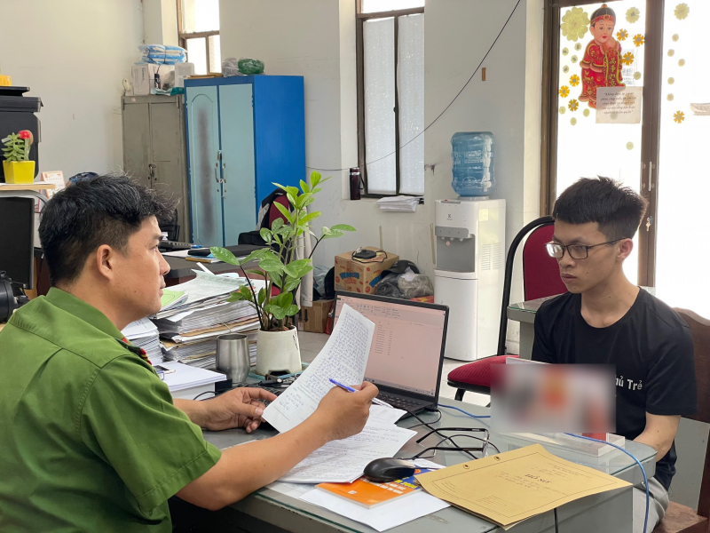 Thanh niên tống tiền thiếu nữ vay tiền thế chấp bằng chụp ảnh nóng -0