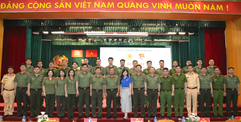 Tăng cường công tác chính trị, tư tưởng trong đoàn viên, thanh niên CAND -0