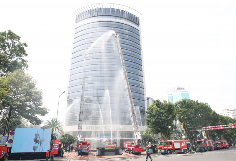 Hơn 1.000 người tham gia diễn tập PCCC và CNCH cấp Công an TP -0