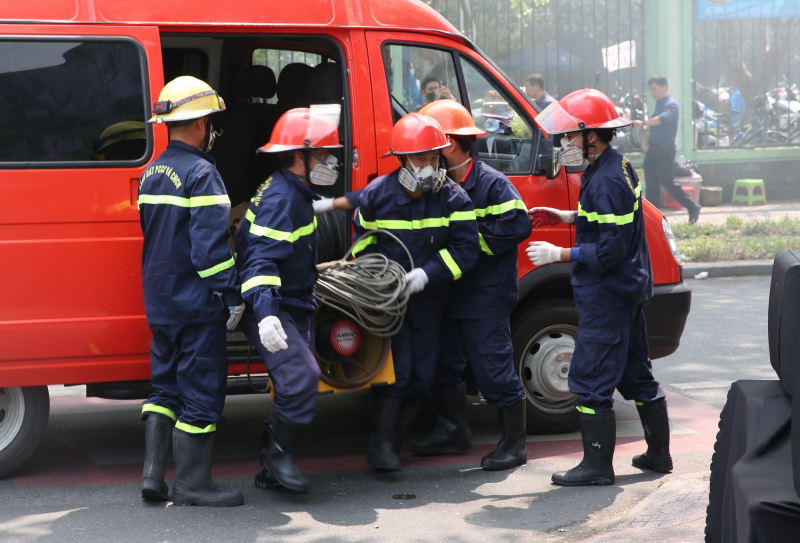 Hơn 1.000 người tham gia diễn tập PCCC và CNCH cấp Công an TP -0