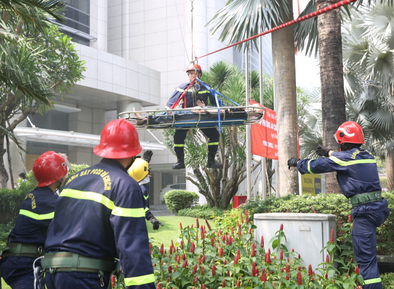 Hơn 1.000 người tham gia diễn tập PCCC và CNCH cấp Công an TP -1