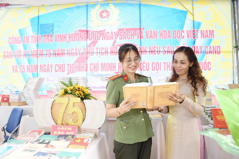 z4279393567888_43bb47ca5f7f693be477908629feca3a.jpg -0