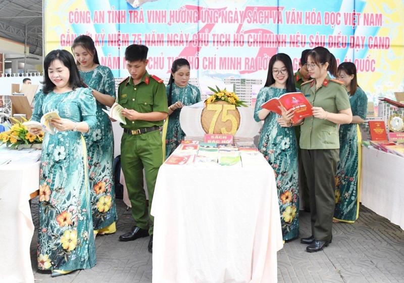 z4279393664185_3993229760915000ffa0b36333945c64.jpg -0