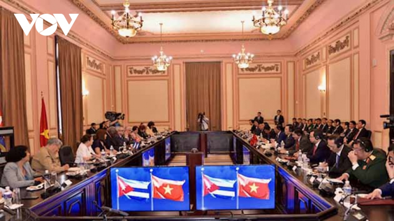 Hội đàm cấp cao Quốc hội Việt Nam-Cuba, Việt Nam tặng Cuba 5000 tấn gạo -0