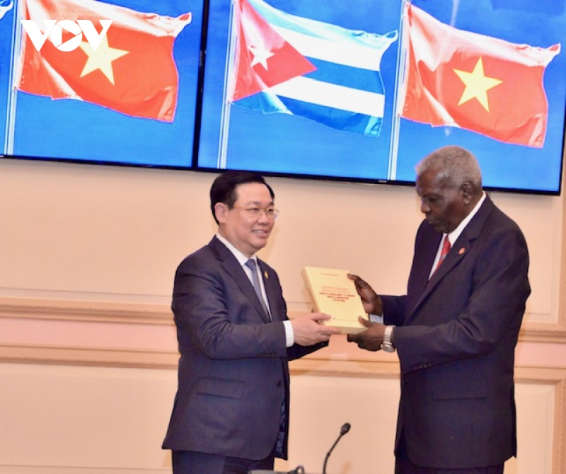 Hội đàm cấp cao Quốc hội Việt Nam-Cuba, Việt Nam tặng Cuba 5000 tấn gạo -0