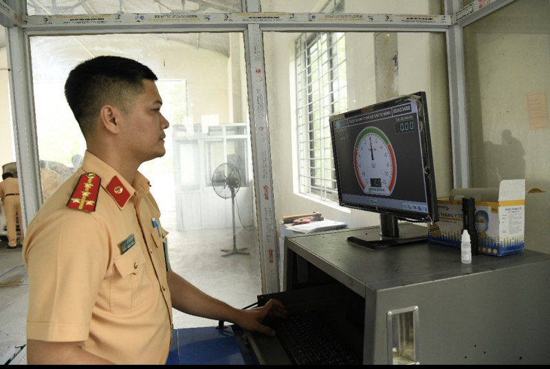 Thêm 136 cán bộ CSGT  hỗ trợ trung tâm đăng kiểm các địa phương -4