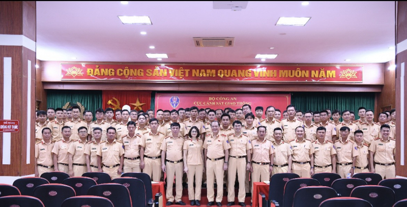 Thêm 136 cán bộ CSGT  hỗ trợ trung tâm đăng kiểm các địa phương -0