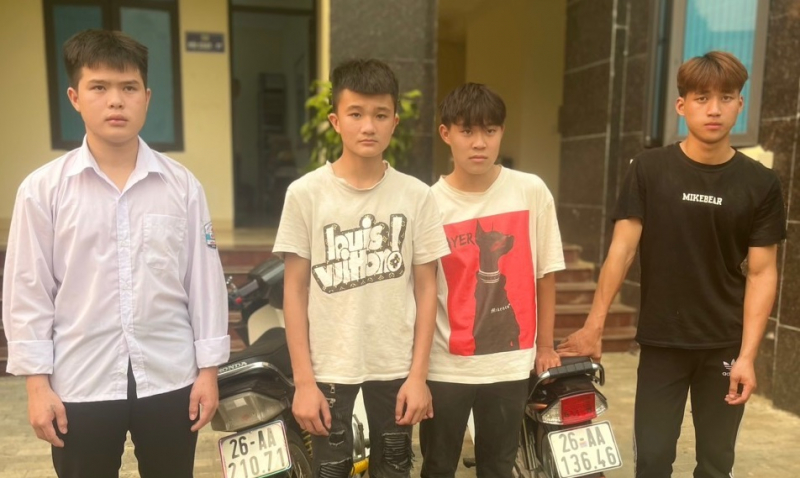 Xử lý nhóm thanh niên bốc đầu xe rồi khoe trên mạng  -0