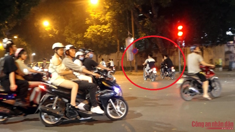 Theo chân tổ 141 hóa trang xử lý quái xế manh động trên đường phố  -0