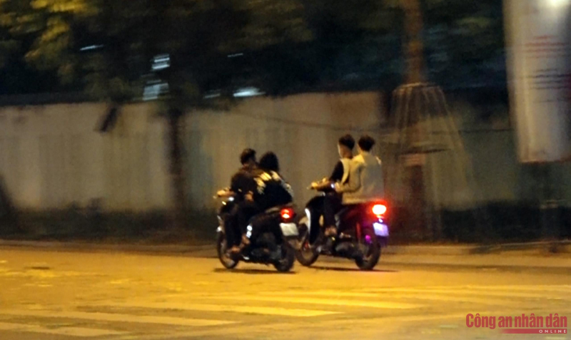 Nhức nhối quái xế gầm rú, làm loạn đường phố Hà Nội -0