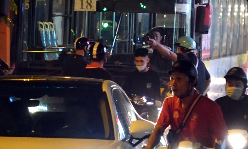 Nhức nhối quái xế gầm rú, làm loạn đường phố Hà Nội -1