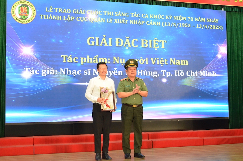 Nhiều hoạt động thiết thực kỷ niệm 70 năm Ngày thành lập Cục Quản lý xuất nhập cảnh -0