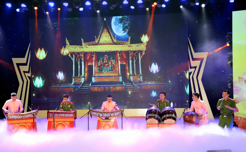 Bế mạc Liên hoan Nghệ thuật quần chúng CAND lần thứ XII - khu vực III -0