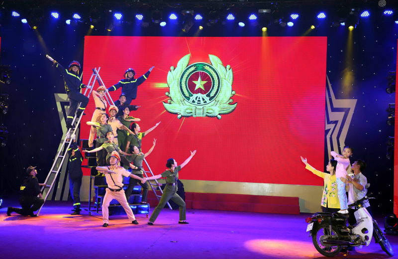 Bế mạc Liên hoan Nghệ thuật quần chúng CAND lần thứ XII - khu vực III -1