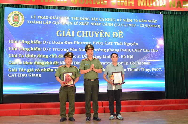 Nhiều hoạt động thiết thực kỷ niệm 70 năm Ngày thành lập Cục Quản lý xuất nhập cảnh -0