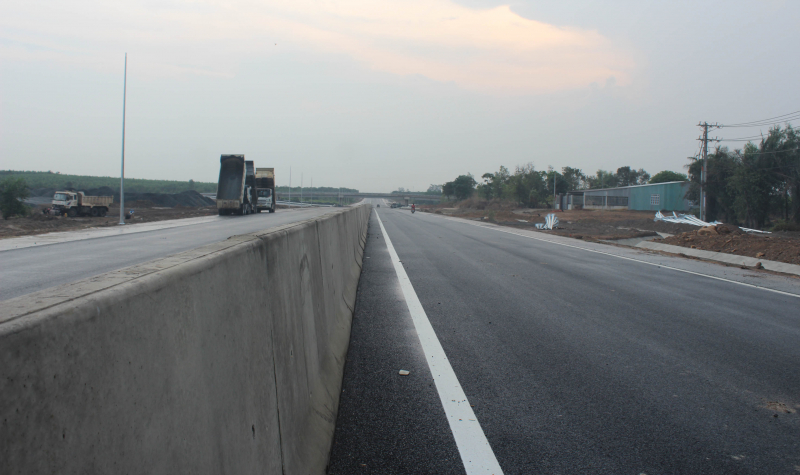 Cho phép xe chạy trên cao tốc Phan Thiết - Dầu Giây và Mai Sơn - Quốc lộ 45 từ chiều 29/4 -0