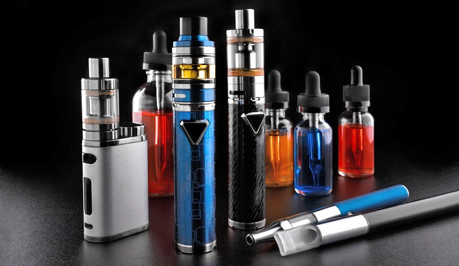 Nhiều học sinh phải cấp cứu vì bị ngộ độc nicotine và chất gây nghiện trong thuốc lá điện tử -0
