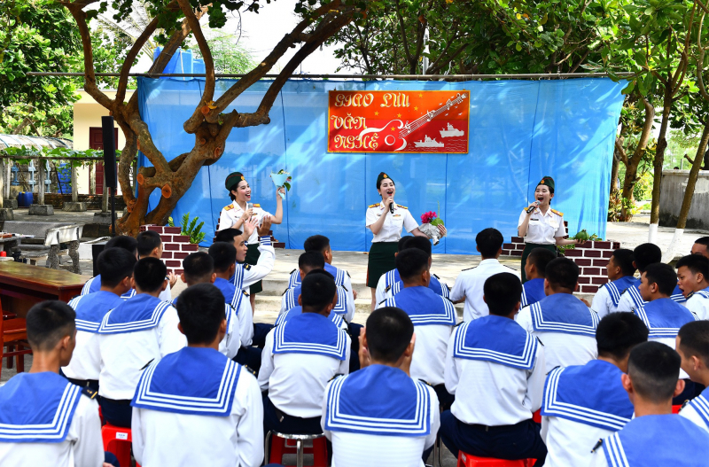 Những buổi sinh hoạt chính trị giữa trùng khơi (bài 2) -0