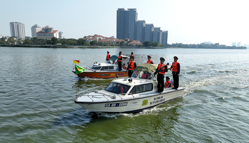 30-4_ 11_ Phát huy truyền thống lực lượng Anh hùng -0