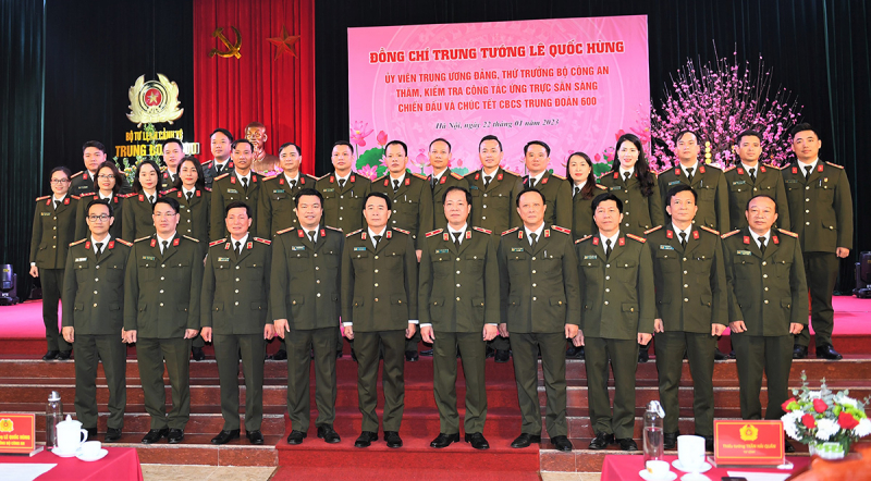 30-4_ 11_ Phát huy truyền thống lực lượng Anh hùng -0