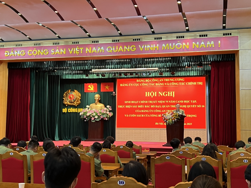 Tăng cường công tác chính trị, tư tưởng cho cán bộ chiến sĩ -0