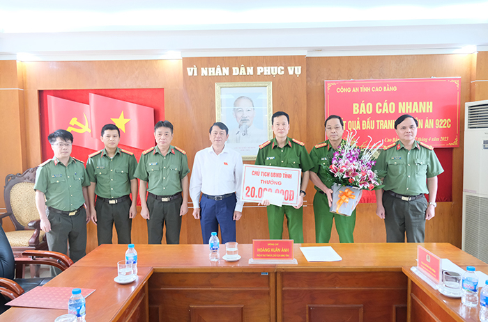 Chủ tịch UBND tỉnh khen thưởng Ban chuyên án bắt giữ 6 đối tượng, thu giữ 24 bánh heroin -0