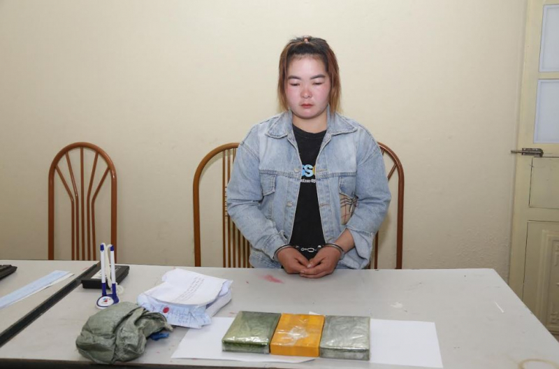 Bắt nữ quái mua đi bán lại 3 bánh heroin -0