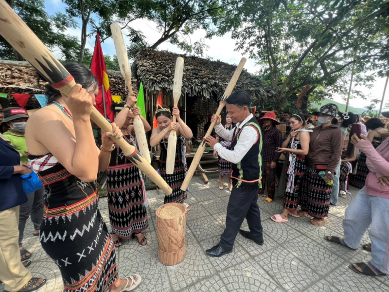 Lễ hội truyền thống đồng bào Cơ Tu và tuần lễ du lịch Hòa Bắc (Đà Nẵng) thu hút hàng nghìn du khách dịp 30/4 -1/5 -2