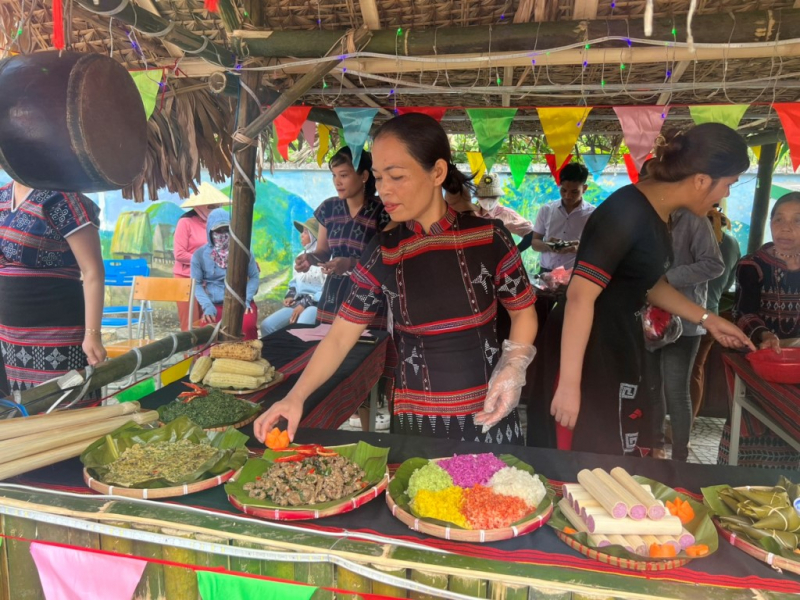 Lễ hội truyền thống đồng bào Cơ Tu và tuần lễ du lịch Hòa Bắc (Đà Nẵng) thu hút hàng nghìn du khách dịp 30/4 -1/5 -2