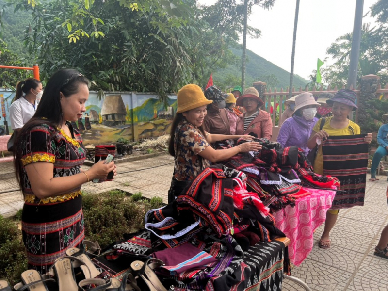 Lễ hội truyền thống đồng bào Cơ Tu và tuần lễ du lịch Hòa Bắc (Đà Nẵng) thu hút hàng nghìn du khách dịp 30/4 -1/5 -3