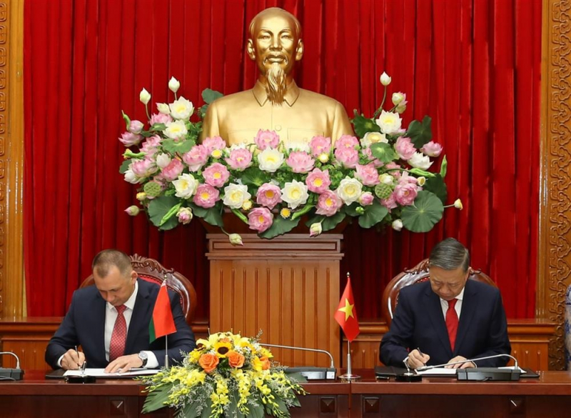 Minister To Lam holds talks with Belarusian Interior Minister -0