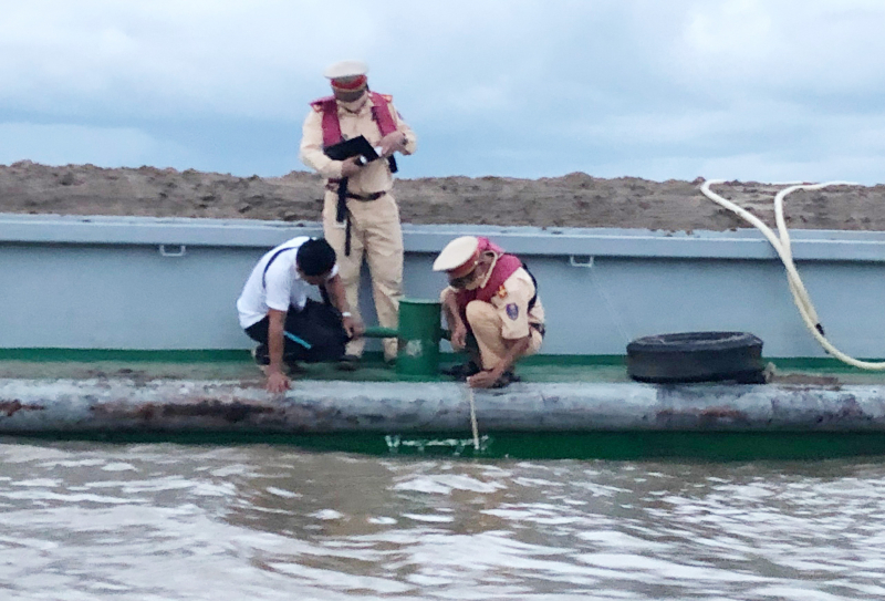Bảo đảm cho người dân tham gia giao thông thủy an toàn những ngày nghỉ lễ  -0