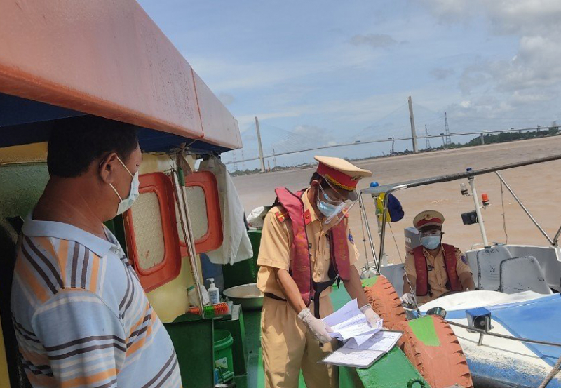 Bảo đảm cho người dân tham gia giao thông thủy an toàn những ngày nghỉ lễ  -1