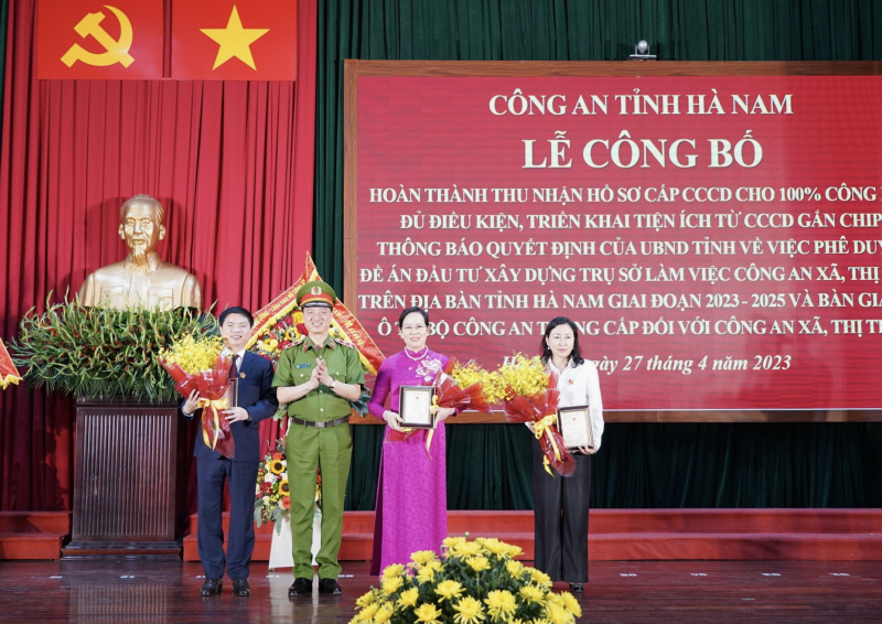 Công bố Công an tỉnh Hà Nam là tỉnh đầu tiên trong cả nước hoàn thành cấp CCCD cho công dân -0