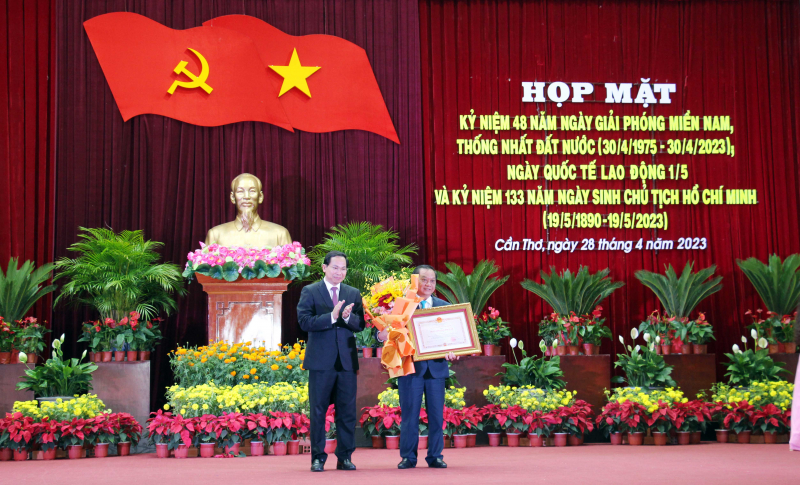 Long trọng kỷ niệm 48 năm Ngày Giải phóng Miền Nam, thống nhất đất nước -0