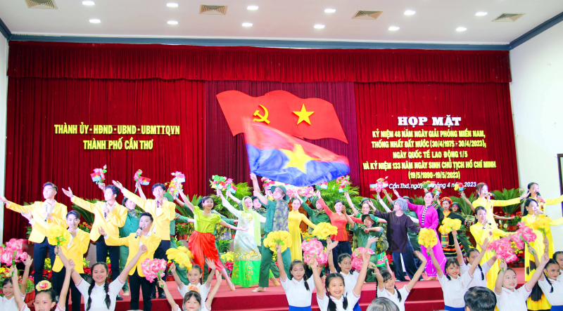 Long trọng kỷ niệm 48 năm Ngày Giải phóng Miền Nam, thống nhất đất nước -1