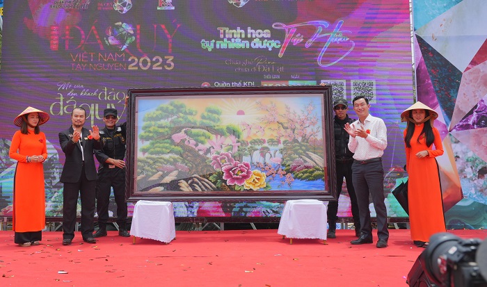 4 triệu sản phẩm hội tụ về triển lãm đá quý Tây Nguyên  -0